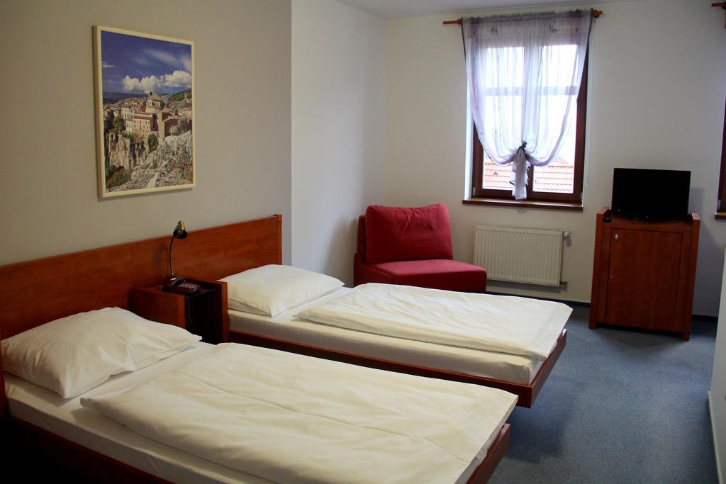 Hotel Iberia Опава Экстерьер фото